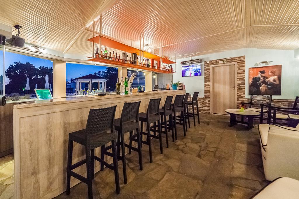Sintrivanis Resort Beach Paralía Skotínis エクステリア 写真